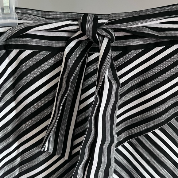 Milly Black and White striped skirt - size 2 - Picture 2 of 9